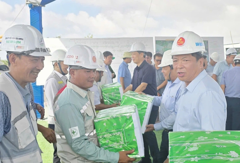 Bộ trưởng Trần Hồng Minh: Xử l&yacute; dứt điểm vướng mắc để đường Hồ Ch&iacute; Minh c&aacute;n đ&iacute;ch đ&uacute;ng hẹn - Ảnh 4.