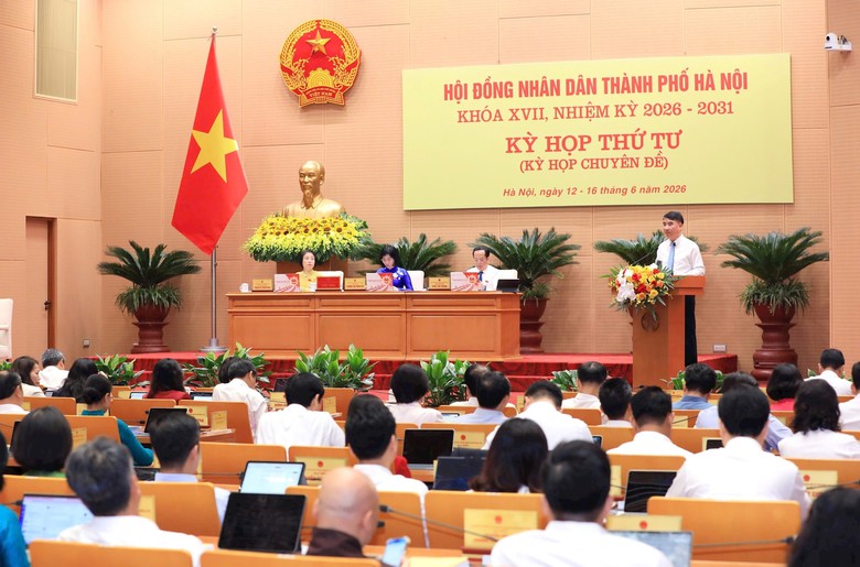 Hà Nội tăng mức phạt vi phạm trật tự đô thị, nghiên cứu thu phí chống ùn tắc - Ảnh 1.