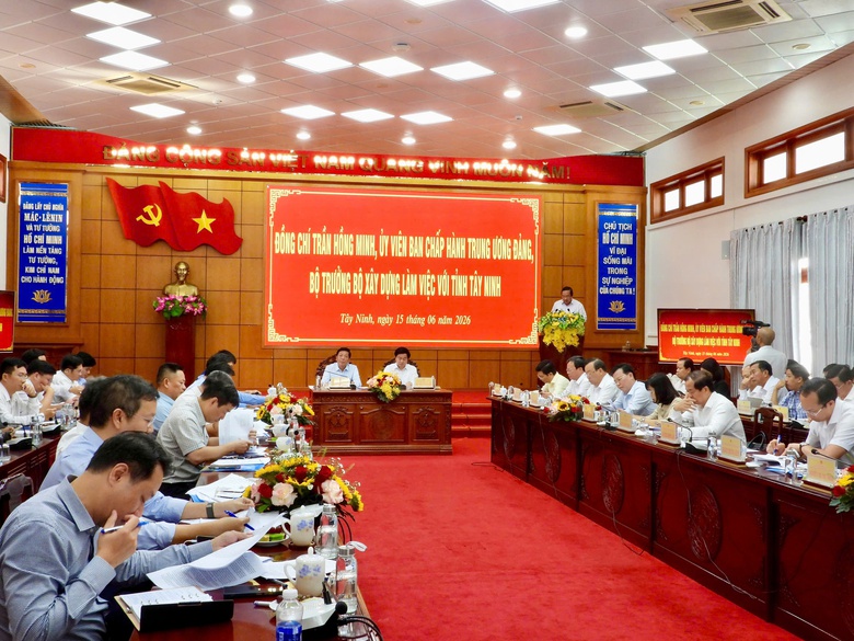 Bộ trưởng Bộ X&acirc;y dựng: Khẩn trương triển khai c&aacute;c dự &aacute;n giao th&ocirc;ng động lực ở T&acirc;y Ninh - Ảnh 1.
