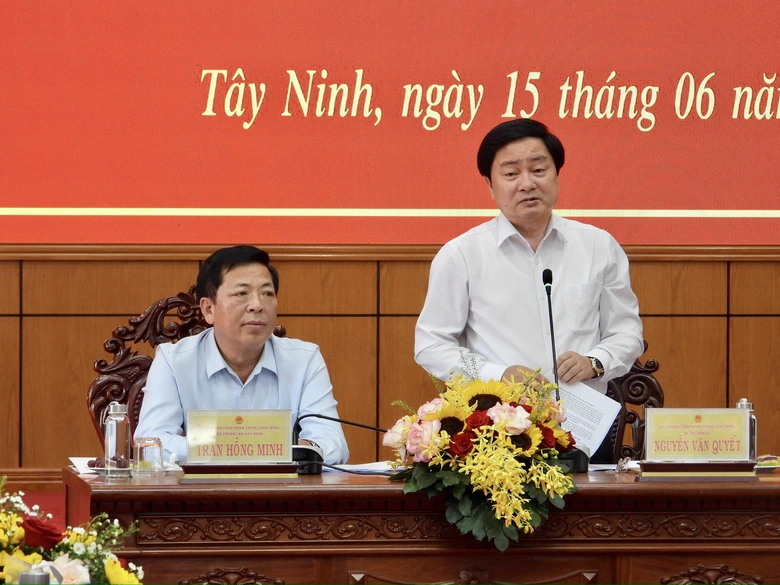 Bộ trưởng Bộ X&acirc;y dựng: Khẩn trương triển khai c&aacute;c dự &aacute;n giao th&ocirc;ng động lực ở T&acirc;y Ninh - Ảnh 5.
