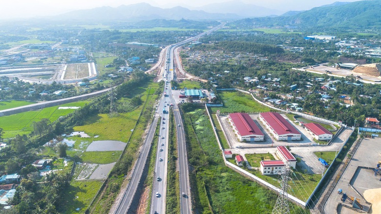 Xử l&yacute; vướng mắc, sớm giải ng&acirc;n vốn đầu tư c&ocirc;ng cao tốc qua Huế, Đ&agrave; Nẵng - Ảnh 2.