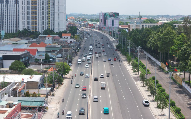 Diện mạo mới của quốc lộ 13 sau khi mở rộng l&ecirc;n 8 l&agrave;n xe - Ảnh 8.