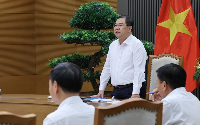 Phó Thủ tướng Thường trực Phạm Gia Túc nghe báo cáo tình hình triển khai dự án đường sắt L - Ảnh 1.