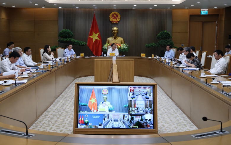 Phó Thủ tướng Thường trực Phạm Gia Túc nghe báo cáo tình hình triển khai dự án đường sắt L - Ảnh 2.
