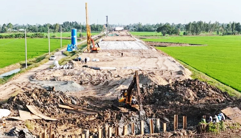 Cần Thơ yêu cầu báo cáo tiến độ nguồn cát cho các dự án trọng điểm trước ngày 20/6 - Ảnh 1.