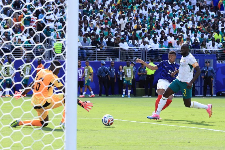 Kylian Mbappe lập c&uacute; đ&uacute;p , Ph&aacute;p thắng Senegal 3 - 1 tại World Cup 2026 - Ảnh 1.