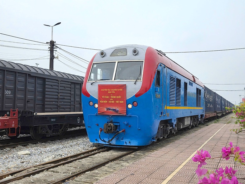 Đo&agrave;n t&agrave;u container li&ecirc;n vận quốc tế chuy&ecirc;n tuyến đầu ti&ecirc;n từ T&ocirc; Ch&acirc;u đến Y&ecirc;n Vi&ecirc;n - Ảnh 1.