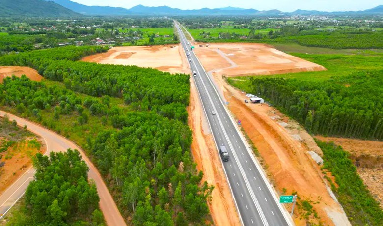 Cảnh b&aacute;o tiến độ trạm dừng nghỉ cao tốc Ho&agrave;i Nhơn - Quy Nhơn - Ảnh 1.