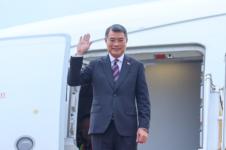 Thủ tướng L&ecirc; Minh Hưng l&ecirc;n đường dự Hội nghị Cấp cao kỷ niệm 35 năm quan hệ ASEAN - Nga - Ảnh 1.