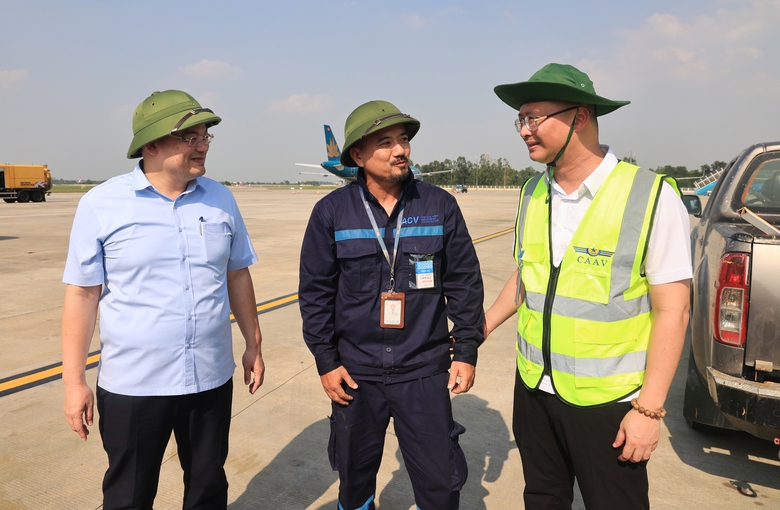 Cục H&agrave;ng kh&ocirc;ng siết an to&agrave;n khai th&aacute;c trong thời tiết nắng n&oacute;ng, khắc nghiệt - Ảnh 1.