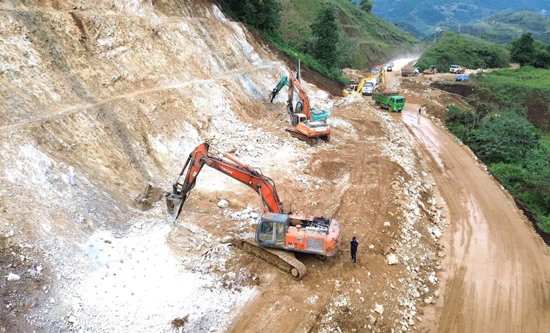 Nh&agrave; thầu thiếu chủ động, dự &aacute;n kết nối giao th&ocirc;ng miền n&uacute;i nguy cơ lỡ hẹn về đ&iacute;ch đồng bộ - Ảnh 1.