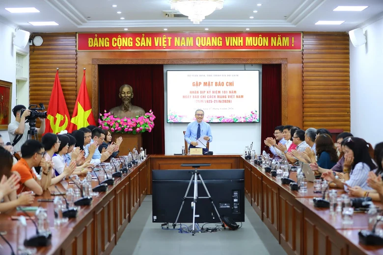 Thứ trưởng Phan T&acirc;m: B&aacute;o ch&iacute; l&agrave; đ&ocirc;i c&aacute;nh n&acirc;ng tầm văn h&oacute;a, thể thao v&agrave; du lịch Việt Nam - Ảnh 1.