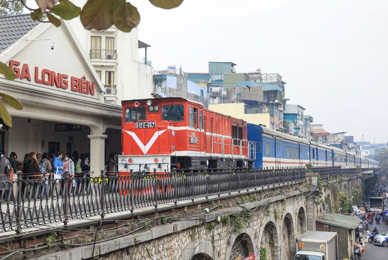 Bộ X&acirc;y dựng đẩy mạnh ph&acirc;n cấp giải quyết thủ tục h&agrave;nh ch&iacute;nh lĩnh vực đường sắt - Ảnh 1.