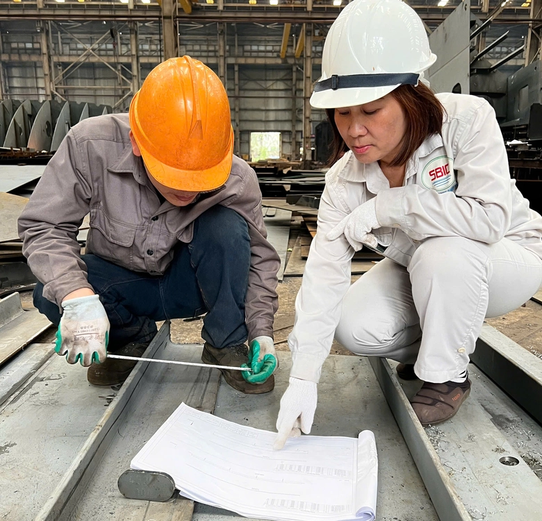  &ldquo;B&oacute;ng hồng&rdquo; tr&ecirc;n triền t&agrave;u th&eacute;p - Ảnh 1.