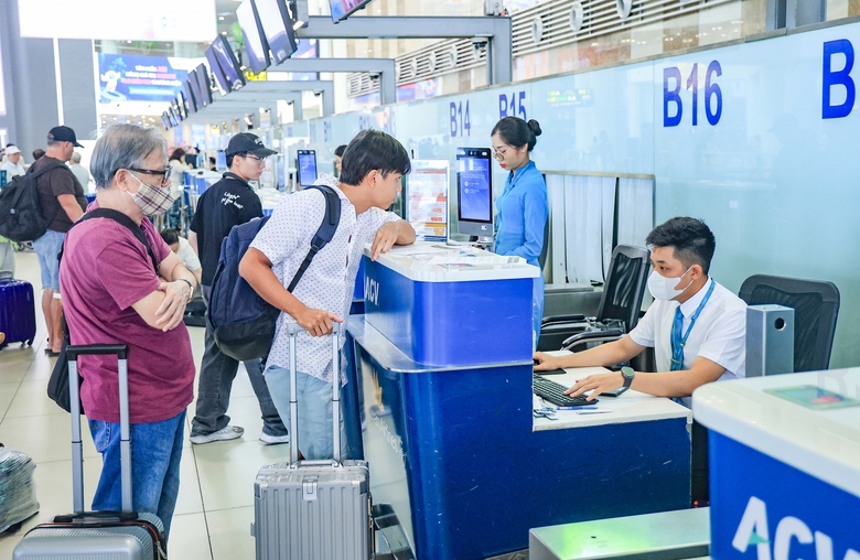 Kh&aacute;ch đi m&aacute;y bay được hỗ trợ, bồi thường ra sao khi bị chậm, hủy chuyến? - Ảnh 1.