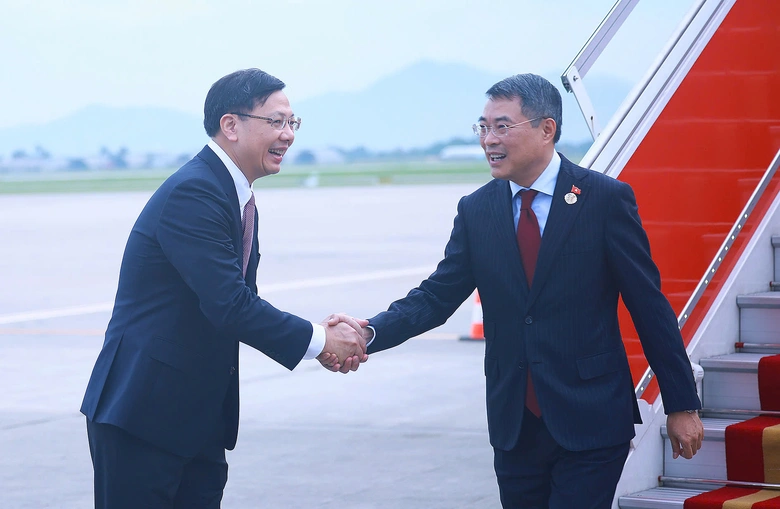 Thủ tướng L&ecirc; Minh Hưng về tới H&agrave; Nội, kết th&uacute;c tốt đẹp chuyến c&ocirc;ng t&aacute;c tại Nga - Ảnh 2.