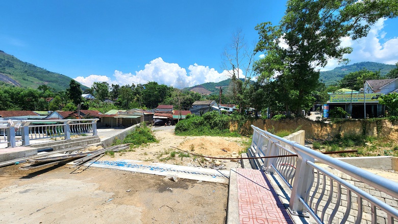Quảng Ngãi: Vướng mặt bằng, công trình cầu vốn gần 80 tỷ thi công dang dở- Ảnh 9. Quảng Ngãi: Vướng mặt bằng, công trình cầu vốn gần 80 tỷ thi công dang dở- Ảnh 9.