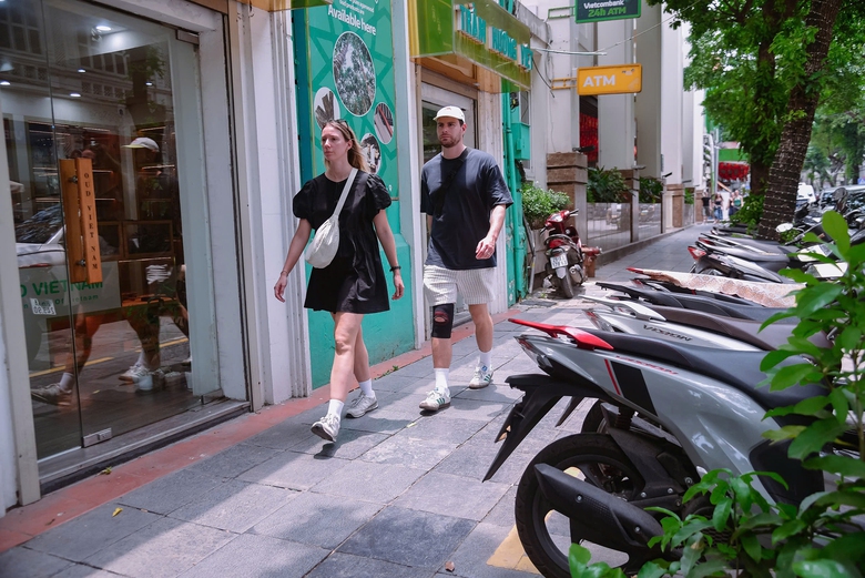 H&agrave; Nội: Gi&aacute;m s&aacute;t thế n&agrave;o khi th&iacute; điểm cho thu&ecirc; vỉa h&egrave;?- Ảnh 2.