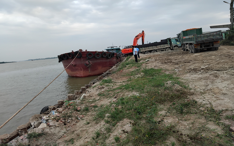 Lấn chiếm công trình đê điều, thủy lợi có thể bị phạt tới 200 triệu đồng- Ảnh 1. Lấn chiếm công trình đê điều, thủy lợi có thể bị phạt tới 200 triệu đồng- Ảnh 1.