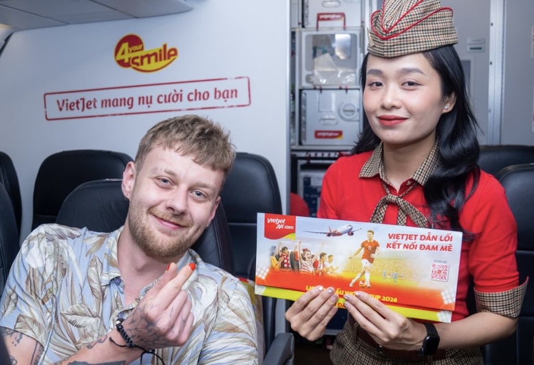 Bay c&ugrave;ng Vietjet, ho&agrave; m&igrave;nh v&agrave;o m&ugrave;a lễ hội b&oacute;ng đ&aacute; s&ocirc;i động nhất h&agrave;nh tinh - Ảnh 2.