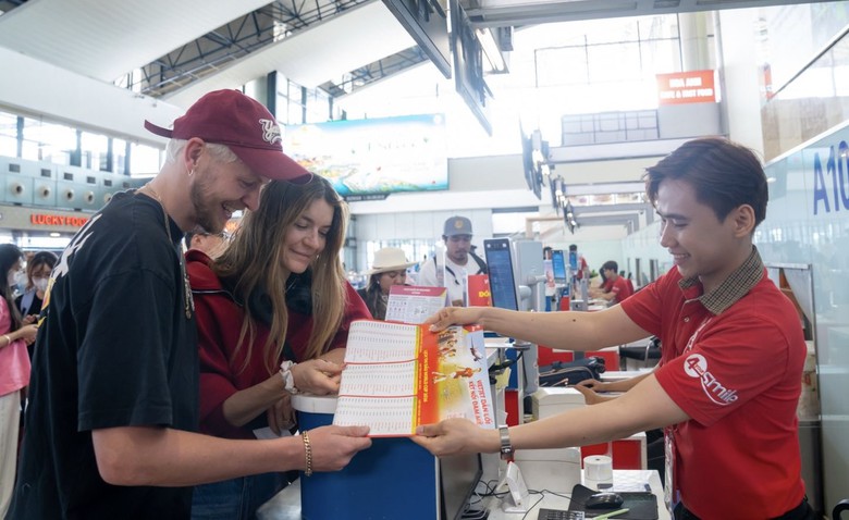Bay c&ugrave;ng Vietjet, ho&agrave; m&igrave;nh v&agrave;o m&ugrave;a lễ hội b&oacute;ng đ&aacute; s&ocirc;i động nhất h&agrave;nh tinh - Ảnh 4.