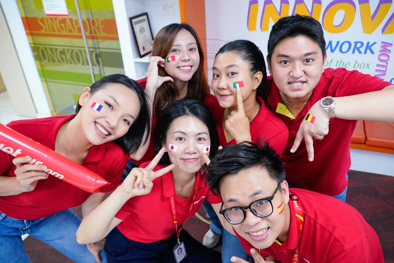 Bay c&ugrave;ng Vietjet, ho&agrave; m&igrave;nh v&agrave;o m&ugrave;a lễ hội b&oacute;ng đ&aacute; s&ocirc;i động nhất h&agrave;nh tinh - Ảnh 11.