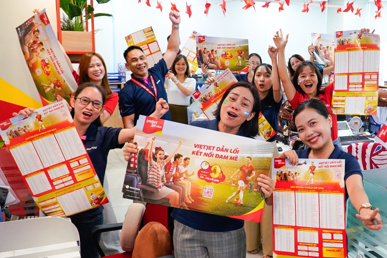 Bay c&ugrave;ng Vietjet, ho&agrave; m&igrave;nh v&agrave;o m&ugrave;a lễ hội b&oacute;ng đ&aacute; s&ocirc;i động nhất h&agrave;nh tinh - Ảnh 10.