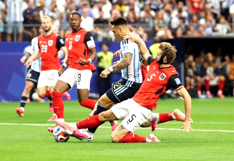 Messi gi&uacute;p Argentina đ&aacute;nh bại &Aacute;o v&agrave; gi&agrave;nh v&eacute; v&agrave;o v&ograve;ng knock - out World Cup 2026 - Ảnh 2.