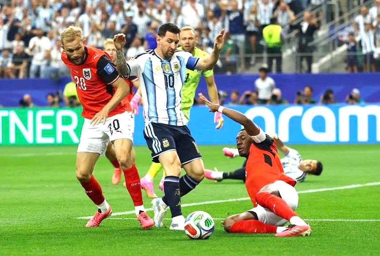 Messi gi&uacute;p Argentina đ&aacute;nh bại &Aacute;o v&agrave; gi&agrave;nh v&eacute; v&agrave;o v&ograve;ng knock - out World Cup 2026 - Ảnh 1.