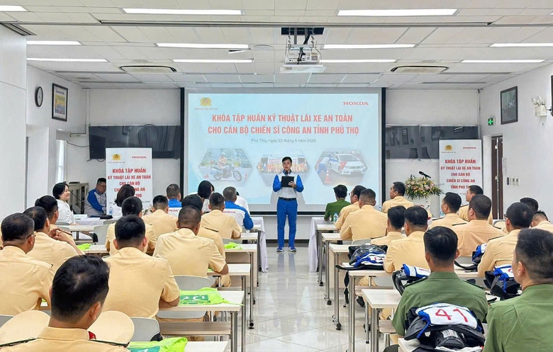 Phú Thọ bồi dưỡng nâng cao kỹ năng lái xe an toàn cho lực lượng Công an năm 2026 - Ảnh 1.