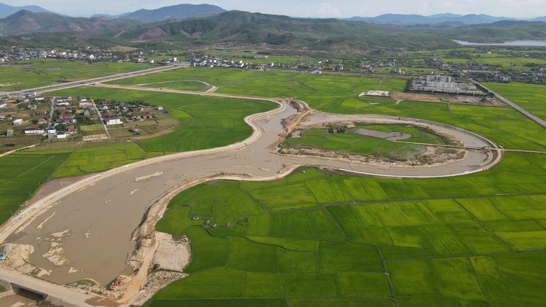 Tăng tốc thi công dự án tiêu thoát lũ phía Nam Hà Tĩnh trước mùa mưa 2026 - Ảnh 2. Tăng tốc thi công dự án tiêu thoát lũ phía Nam Hà Tĩnh trước mùa mưa 2026 - Ảnh 2.