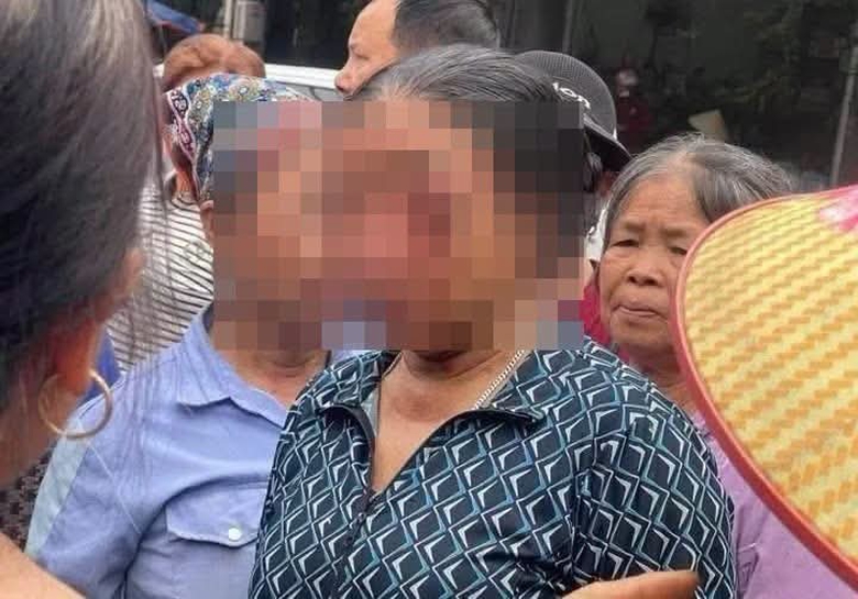 Phú Thọ: Xác minh vụ bà bán rau bị xịt nước áp lực cao bị tổn thương mắt tại chợ Xuân Hòa - Ảnh 1.