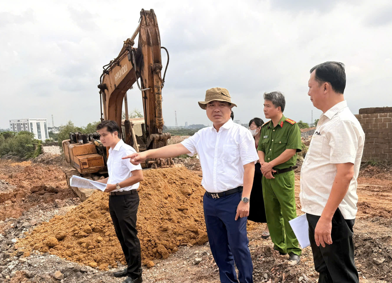 Lập chốt kiểm so&aacute;t xe tải rời KCN Bi&ecirc;n H&ograve;a 1 để ngăn chặn khai th&aacute;c kho&aacute;ng sản tr&aacute;i ph&eacute;p - Ảnh 3.