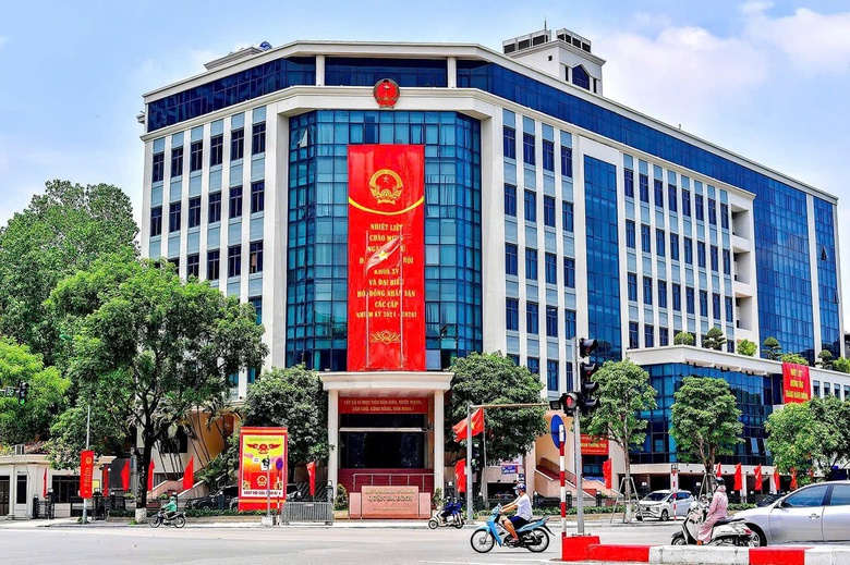 Th&agrave;nh ủy H&agrave; Nội y&ecirc;u cầu chấn chỉnh th&aacute;i độ phục vụ c&ocirc;ng d&acirc;n sau vụ việc tại điểm h&agrave;nh ch&iacute;nh c&ocirc;ng Ngọc H&agrave; - Ảnh 1.
