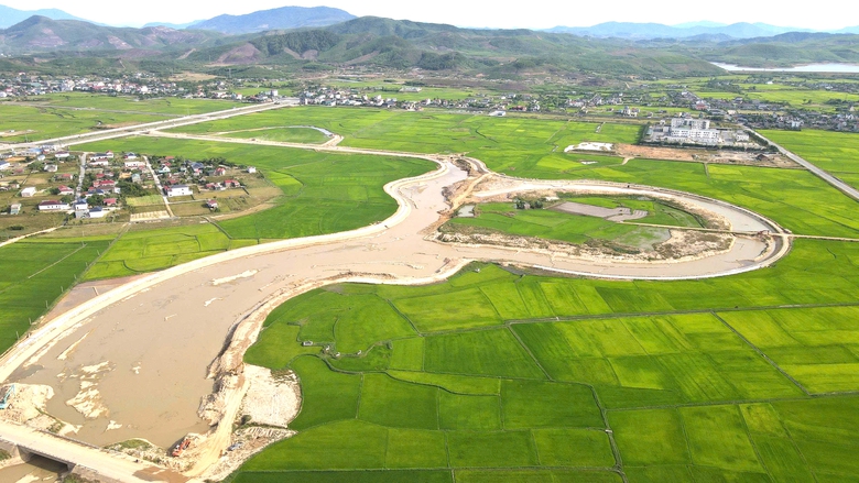 Tăng tốc thi công dự án tiêu thoát lũ phía Nam Hà Tĩnh trước mùa mưa 2026 - Ảnh 6. Tăng tốc thi công dự án tiêu thoát lũ phía Nam Hà Tĩnh trước mùa mưa 2026 - Ảnh 6.
