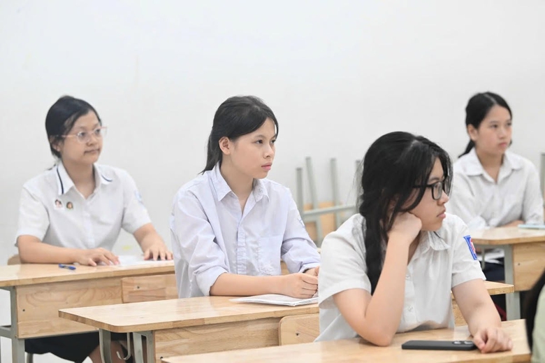 Ngo&agrave;i c&aacute;nh cổng trường c&ocirc;ng, cơ hội v&agrave;o lớp 10 vẫn rộng mở - Ảnh 1.