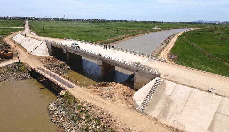 Tăng tốc thi công dự án tiêu thoát lũ phía Nam Hà Tĩnh trước mùa mưa 2026 - Ảnh 4. Tăng tốc thi công dự án tiêu thoát lũ phía Nam Hà Tĩnh trước mùa mưa 2026 - Ảnh 4.