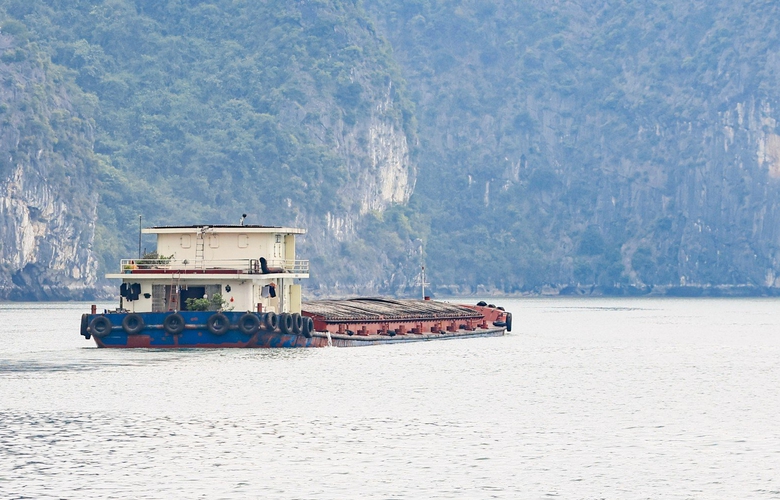 Hơn 10.000 phương tiện thuỷ phải lắp đặt ngay thiết bị nhận dạng tự động AIS - Ảnh 1.