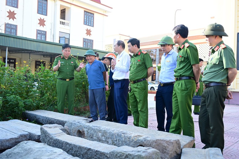 Điều tra vụ trộm cầu đ&aacute; cổ tại Hải Ph&ograve;ng: Bắt giữ ba đối tượng li&ecirc;n quan - Ảnh 3.