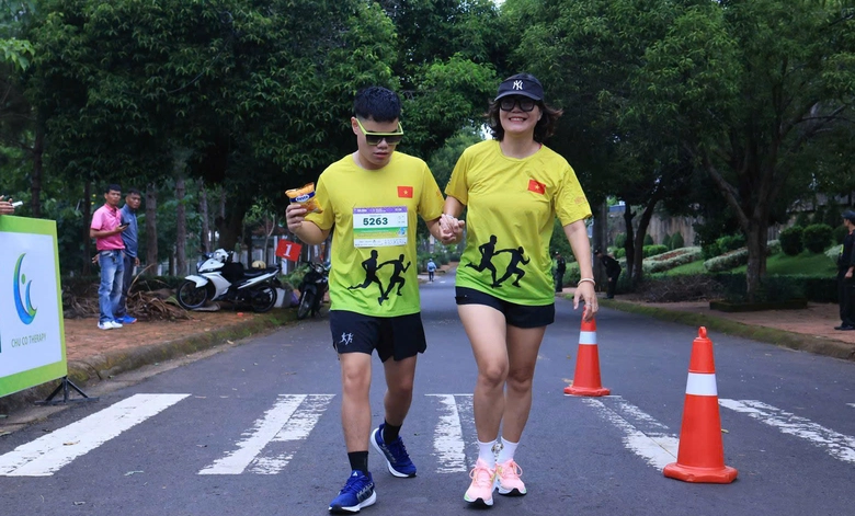 17 năm v&agrave; 37 tấm huy chương: Những giải chạy từ t&igrave;nh y&ecirc;u của người mẹ - Ảnh 3.