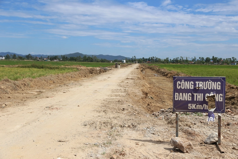 Nghệ An: Quyết liệt đ&ocirc;n đốc nh&agrave; thầu tr&igrave; trệ thi c&ocirc;ng - Ảnh 1.