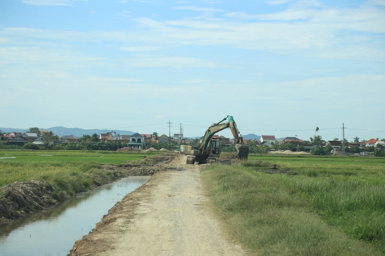 Nghệ An: Quyết liệt đ&ocirc;n đốc nh&agrave; thầu tr&igrave; trệ thi c&ocirc;ng - Ảnh 2.