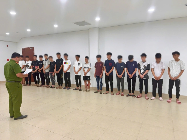 Huế: Khởi tố 14 bị can v&agrave; bắt tạm giam 2 đối tượng lạng l&aacute;ch tr&ecirc;n đường g&acirc;y tai nạn - Ảnh 1.