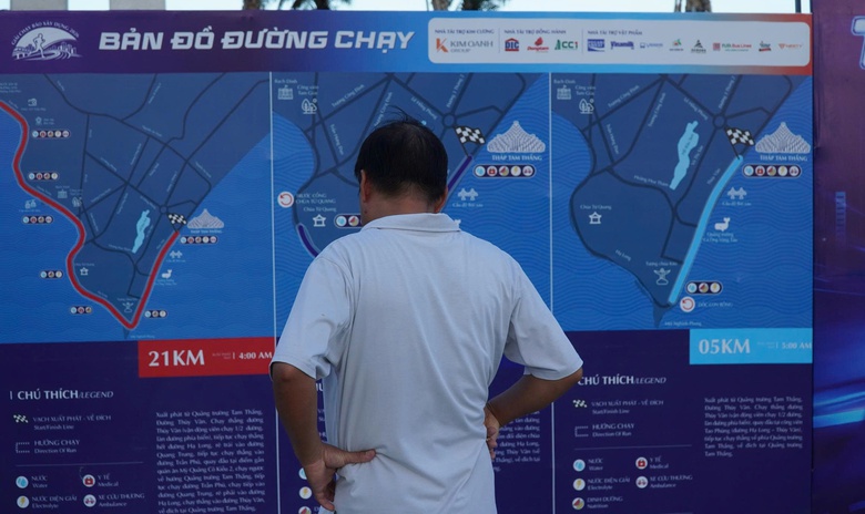 To&agrave;n cảnh chuẩn bị trước giờ G, sẵn s&agrave;ng đ&oacute;n 4.000 runner tham gia giải chạy B&aacute;o X&acirc;y dựng - Ảnh 7.