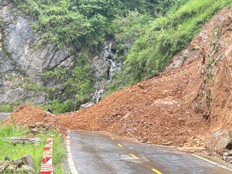 Tuy&ecirc;n Quang: Nhiều tuyến đường bị ngập, sạt lở sau mưa lớn - Ảnh 3.