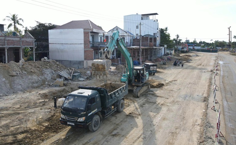 Huế: Đường trăm tỷ vướng mặt bằng, nh&agrave; thầu lo kh&ocirc;ng kịp tiến độ - Ảnh 3.