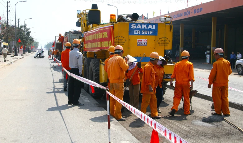 Tăng cường bảo đảm an to&agrave;n giao th&ocirc;ng tr&ecirc;n c&aacute;c tuyến quốc lộ - Ảnh 1.