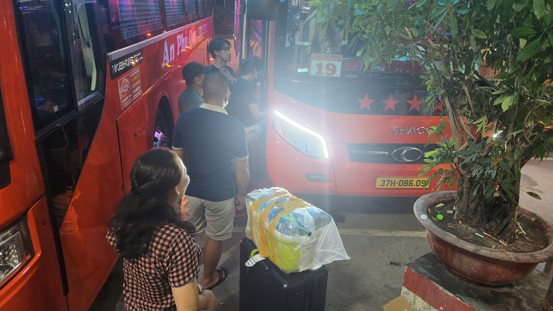 Gi&aacute; cước vận tải khi xăng dầu giảm s&acirc;u: Chỗ điều chỉnh hạ, nơi giữ gi&aacute; mức cao - Ảnh 2.