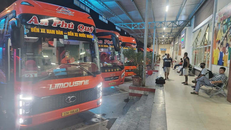 Gi&aacute; cước vận tải khi xăng dầu giảm s&acirc;u: Chỗ điều chỉnh hạ, nơi giữ gi&aacute; mức cao - Ảnh 1.