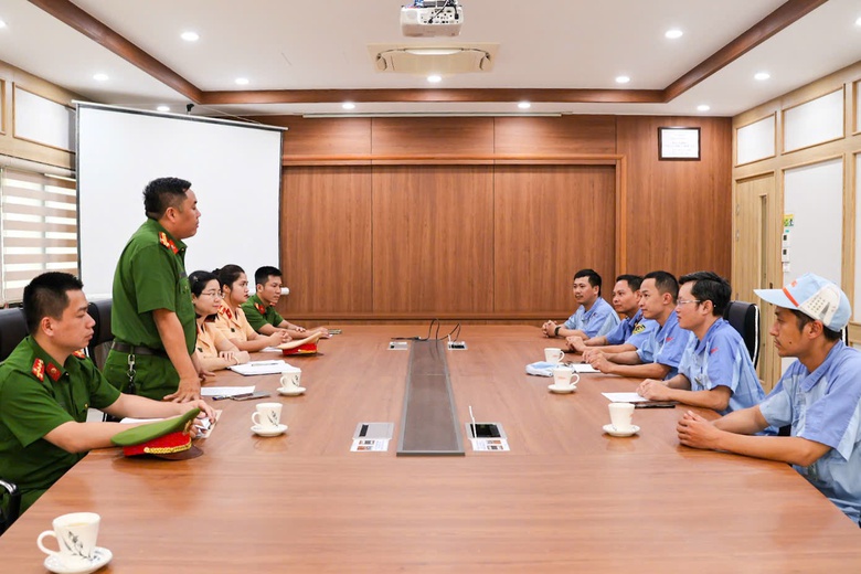 C&ocirc;ng an H&agrave; Nội r&agrave; so&aacute;t h&agrave;ng ngh&igrave;n xe m&aacute;y của c&ocirc;ng nh&acirc;n, siết quản l&yacute; xe kh&ocirc;ng ch&iacute;nh chủ - Ảnh 1.
